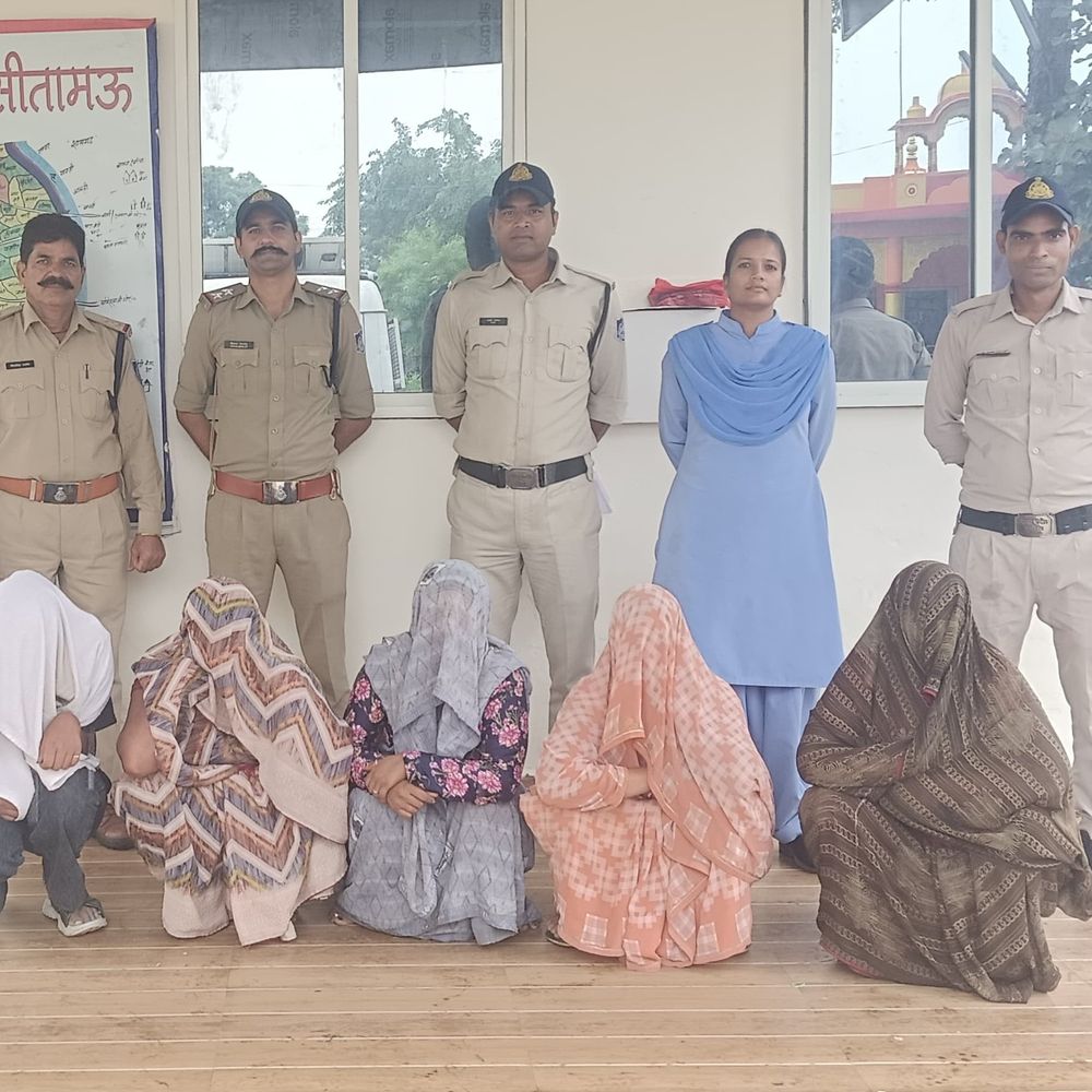मंदसौर में चेन स्नैचिंग के मामले में पांच महिलाएं गिरफ्तार:पूजा-पंडाल में 3 महिलाओं के हाथ खींचकर और मुक्का मारकर गले से छीनी थी चेन