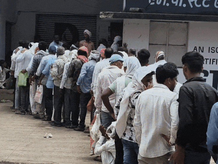 हरदा में किसानों को दी गई 10-10 बोरी यूरिया:अब तक जिले को 14 हजार मीट्रिक टन यूरिया और 6 हजार डीएपी मिला