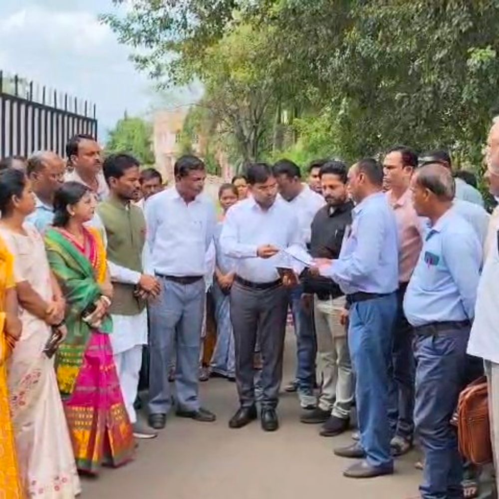 जनप्रतिनिधियों के आंदोलन की चेतावनी के बाद लिस्ट जारी:डिंडोरी में 34 का फिर से हुआ ट्रांसफर, आदेश में लिखा बीमार टीचर से सहानुभूति