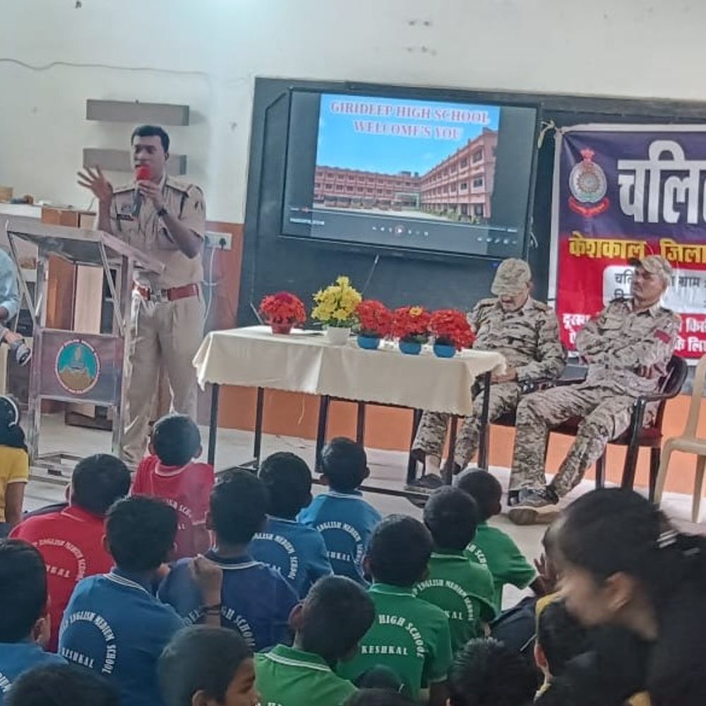 साइबर क्राइम से बचाव पर स्कूली बच्चों को किया जागरूक:ऑनलाइन धोखाधड़ी से बचने के दिए टिप्स;कोंडागांव पुलिस ने ट्रैफिक रूल पर भी दिया जोर