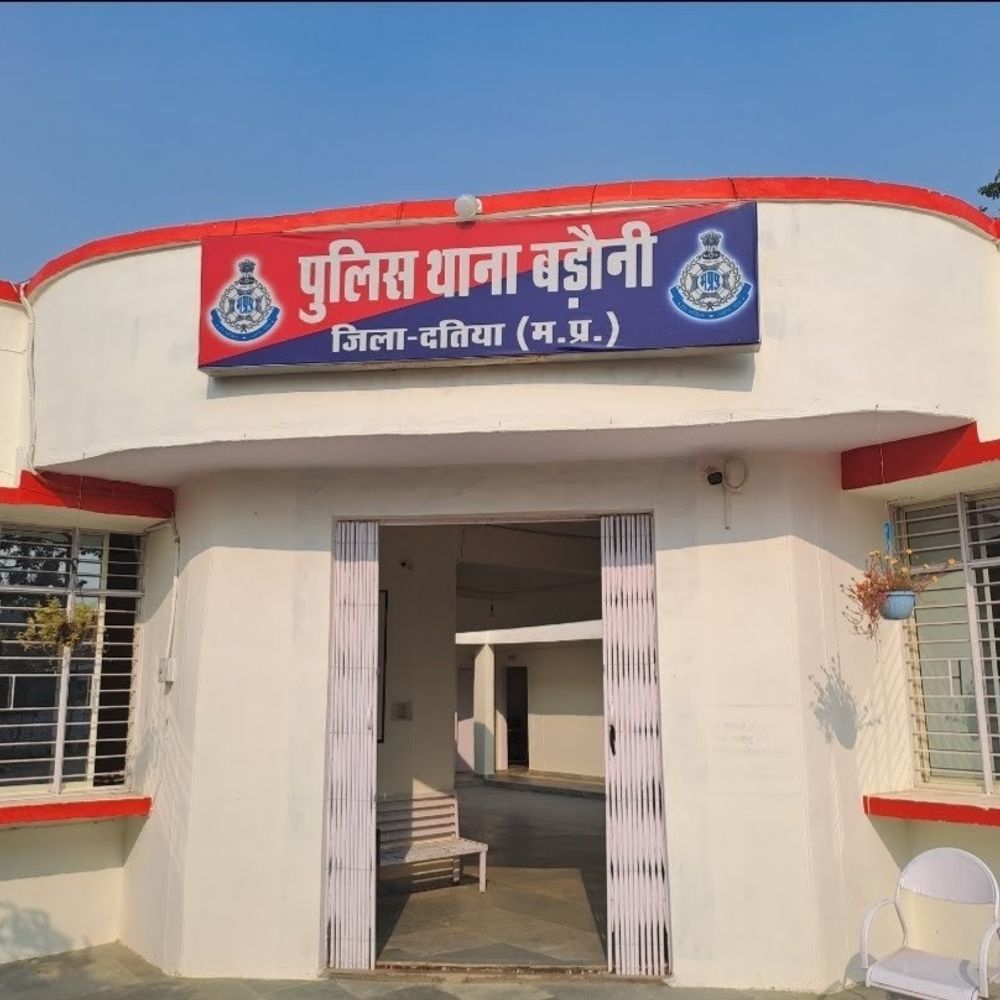 दहेज में बाइक नहीं मिली, गर्भवती को घर से निकाला:दतिया के बड़ौनी थाने में पति समेत 4 पर केस
