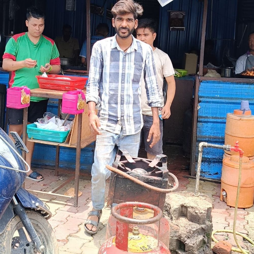 घरेलू गैस का होटल-ठेले पर इस्तेमाल:दतिया में 7 दुकानों पर छापे, 19 सिलेंडर जब्त; कलेक्टर कोर्ट में केस