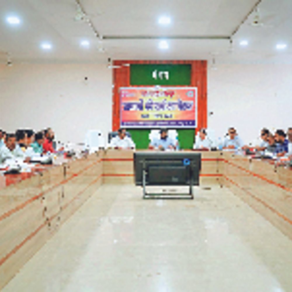 बैठक . सचिन तेंदुलकर फाउंडेशन की मदद से 20 खेल मैदान विकसित किए जाएंगे