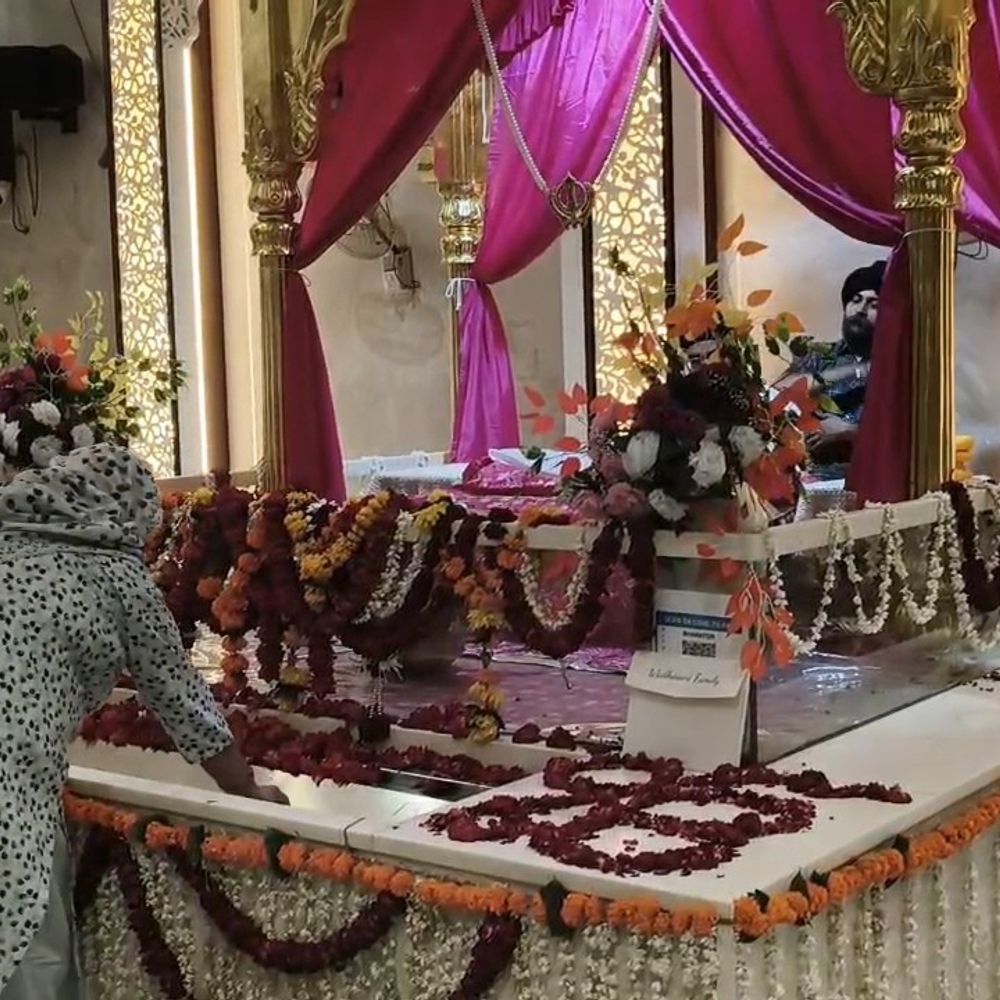 गुरु हरिकिशन साहिब का प्रकाश पर्व:दिल्ली से आए रागी जत्थे ने किया कीर्तन, श्रद्धालुओं ने लंगर छका