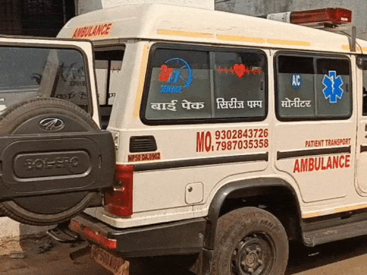 कार ने बाइक को मारी टक्कर, दो मजदूरों की मौत:बालाघाट में लालबर्रा से लौटते समय हुआ हादसा, फरार ड्राइवर पर केस दर्ज