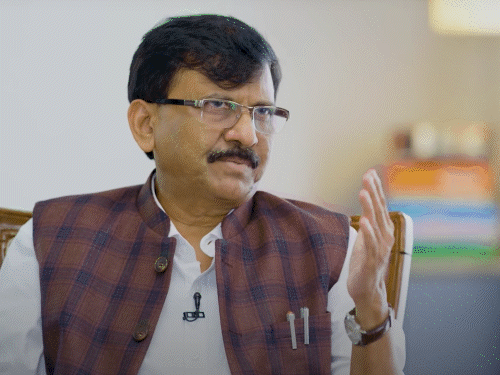 उद्धव बोले- ठाकरे ब्रांड नहीं, महाराष्ट्र-हिंदू अस्मिता की पहचान:कहा- शिंदे गुट इसकी चोरी कर रहा; चुनाव आयोग पत्थर है