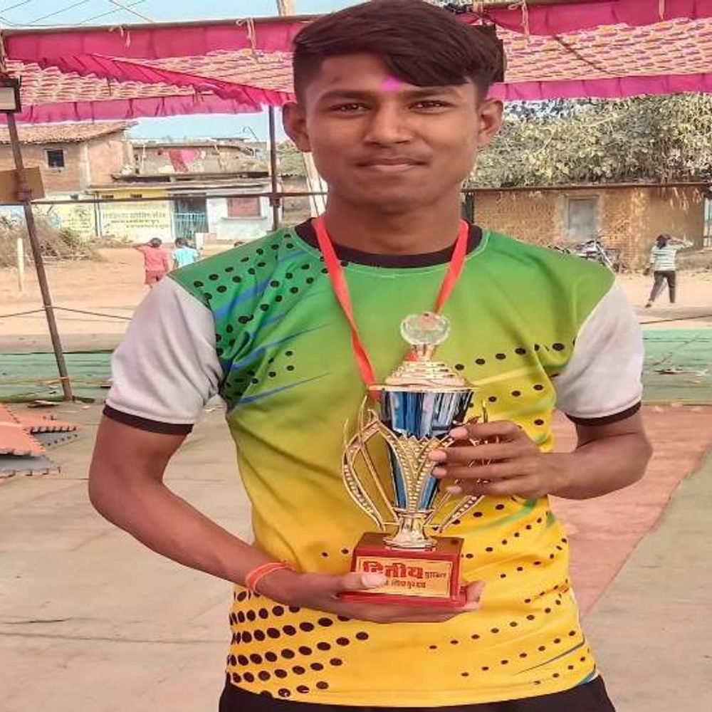 बालोद में कबड्डी-चैंपियन छात्र ने लगाई फांसी:ITI जाने के लिए घर पहुंचे दोस्त को फंदे पर झूलता दिखा, माता-पिता मजदूरी करने गए थे गुजरात