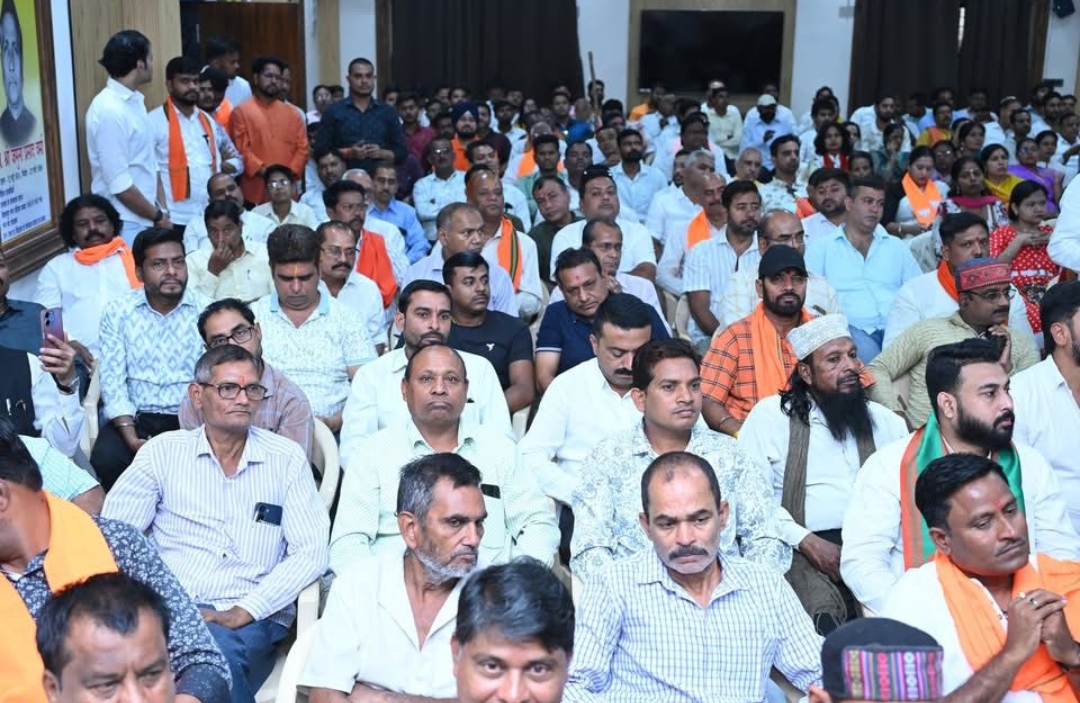 भाजपा स्थापना दिवस पर बिलासपुर में जुटे कार्यकर्ता, सुरजीत कुमार सिंह ने गिनाई संगठन की ताकत